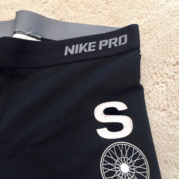 SOUL-CYCLE X NIKE PRO BLACK DRY FIT LEGGINGS - Picture 3 of 8